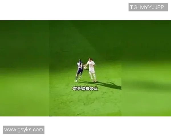 足球明星的假动作揭秘:如何用技巧迷惑对手赢得比赛胜利